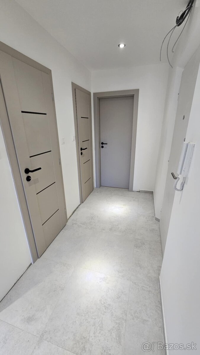 NOVINKA - 3 izb. byt ROŽŇAVSKÁ ul. Terasa - NOVÁ REKONŠTRUKC - 8