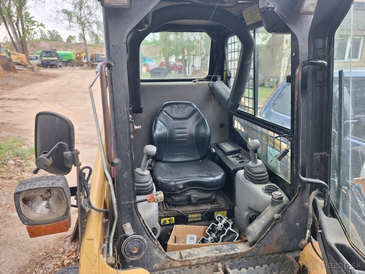 CATERPILLAR 226 B - 8
