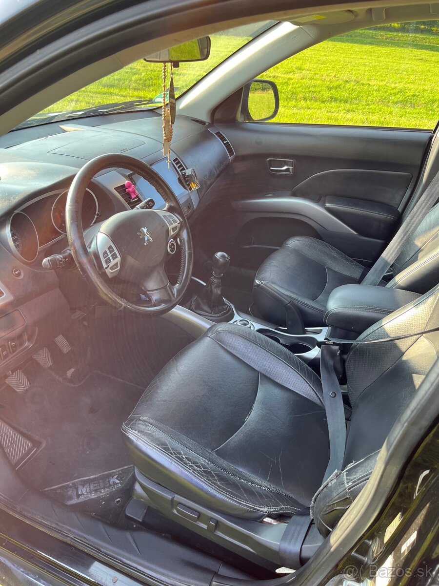 Peugeot 4007 - 8