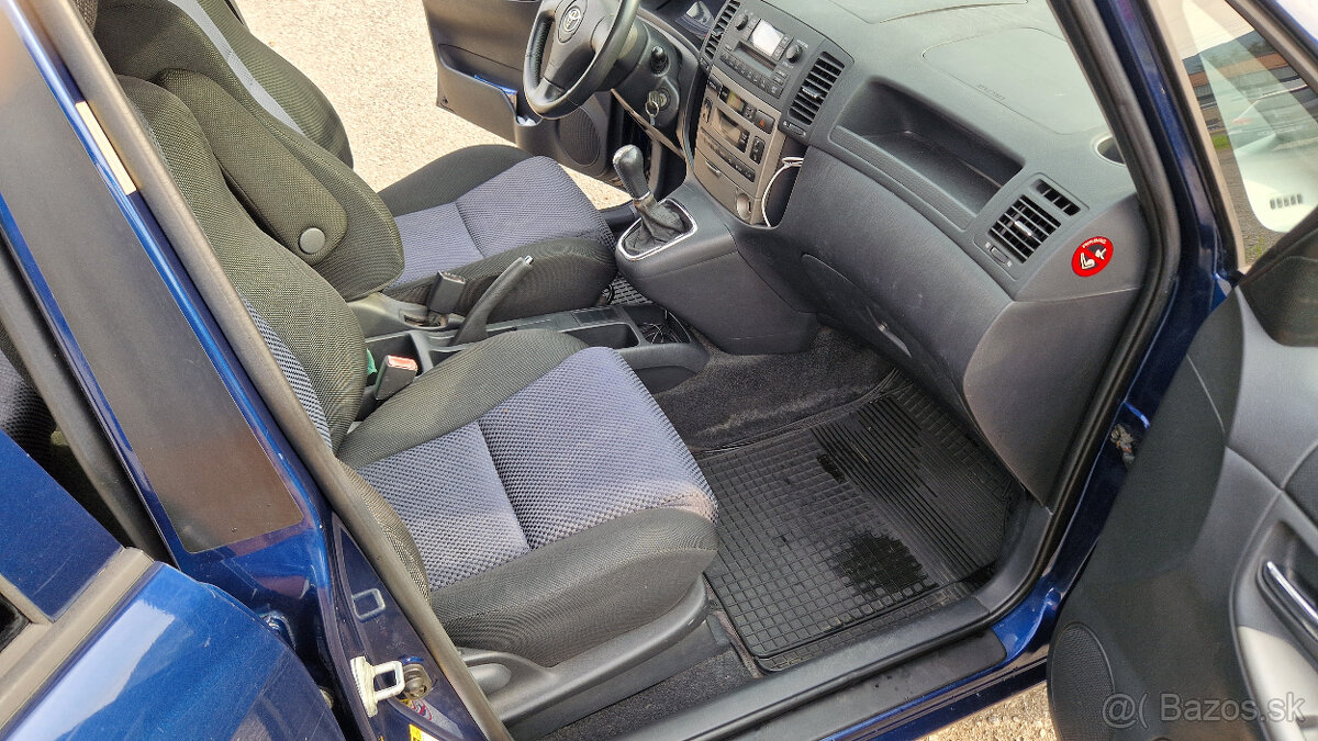 Predám Toyota Corrola Verso 2002 4-D4 2L nafta - 8
