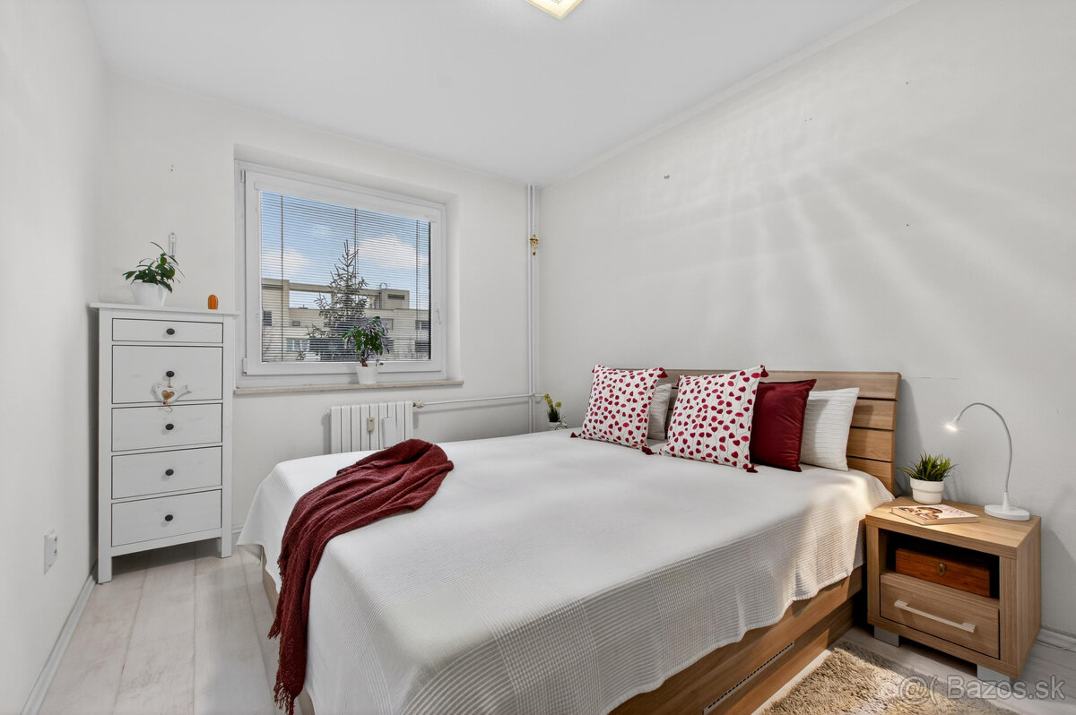 Priestranný 3-izbový byt v pokojnej lokalite Starého Mesta - 8