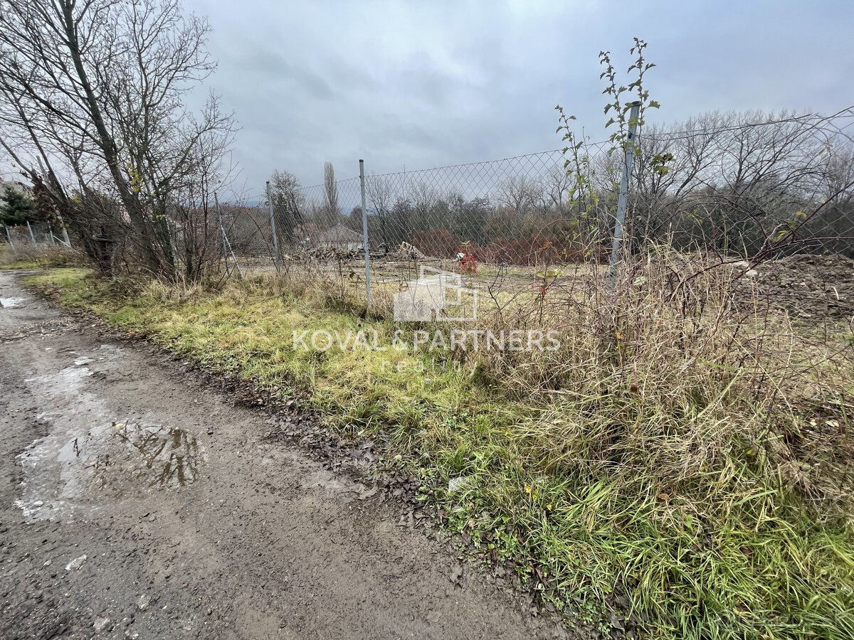 Stavebný pozemok v obci Slažany - 8