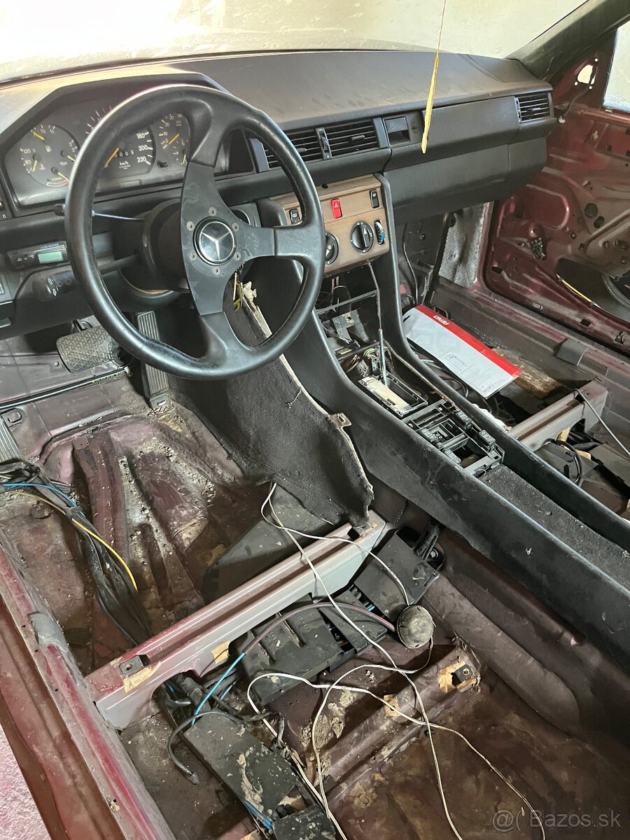 Mercedes W124 230e coupe - 8