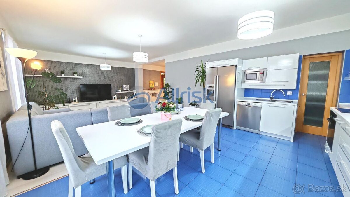 REZERVOVANÉ Rodinný dom s bazénom, letnou kuchyňou a vôňou d - 8