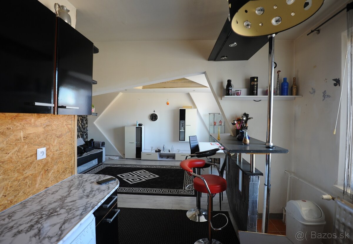 3 izbový byt s balkónom na PREDAJ - 8