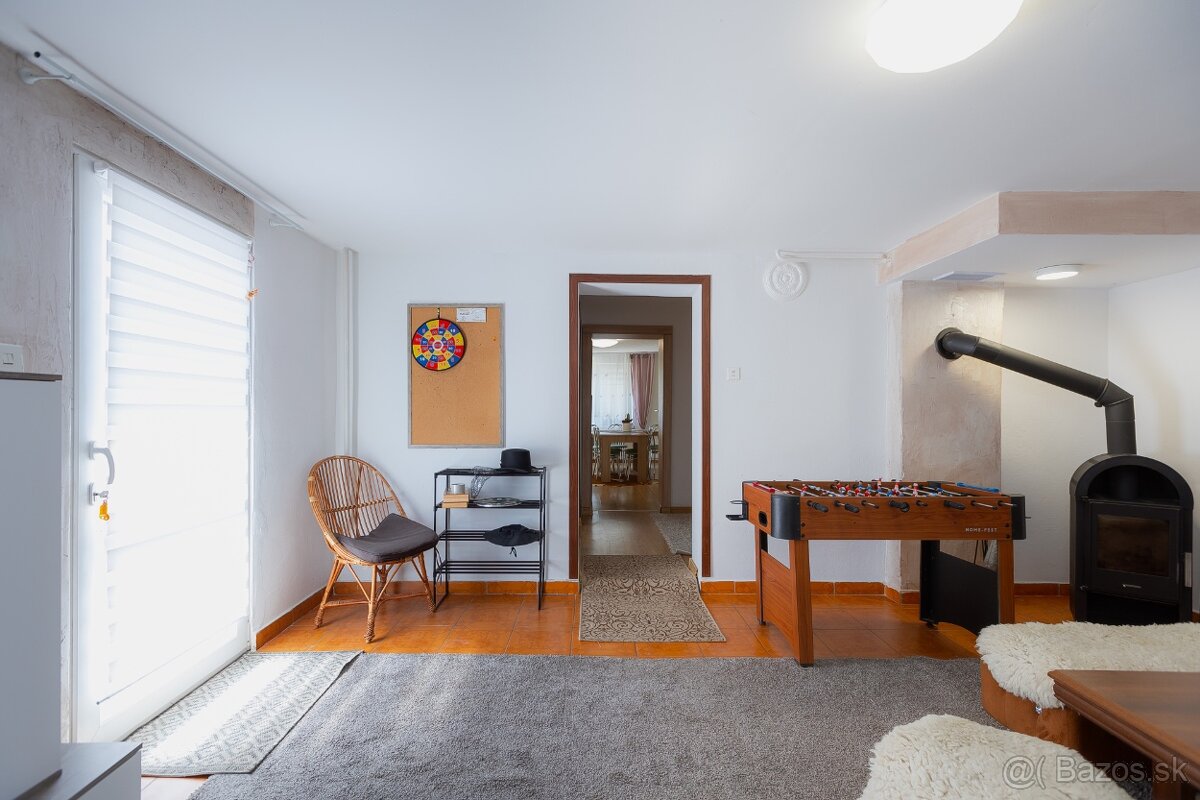 Rodinný dom vo Vitanovej s potenciálom na bývanie aj investí - 8