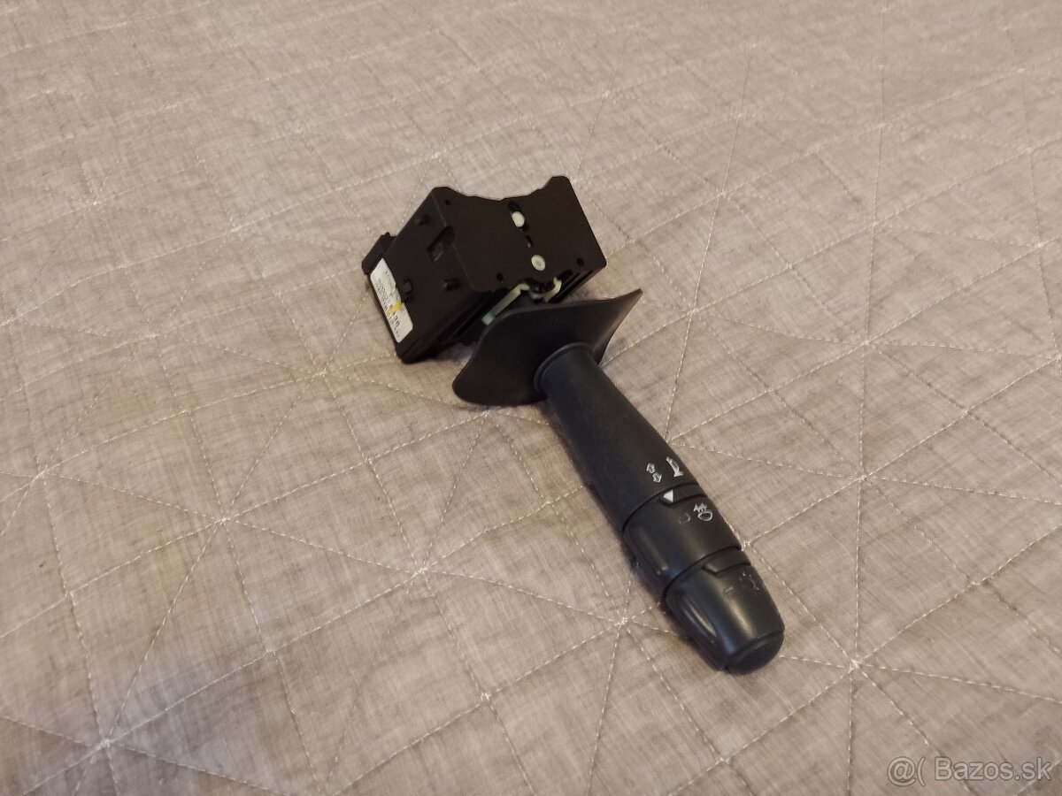 Spínač riadenia smeroviek Dacia-Renault - 8