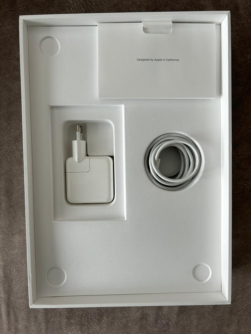 MacBook Air 13" M1 – 8GB / 256GB top stav - 8