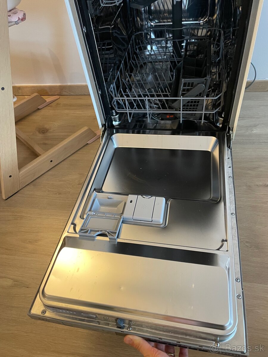 Vstavana umyvacka riadu AEG (45cm) - 8