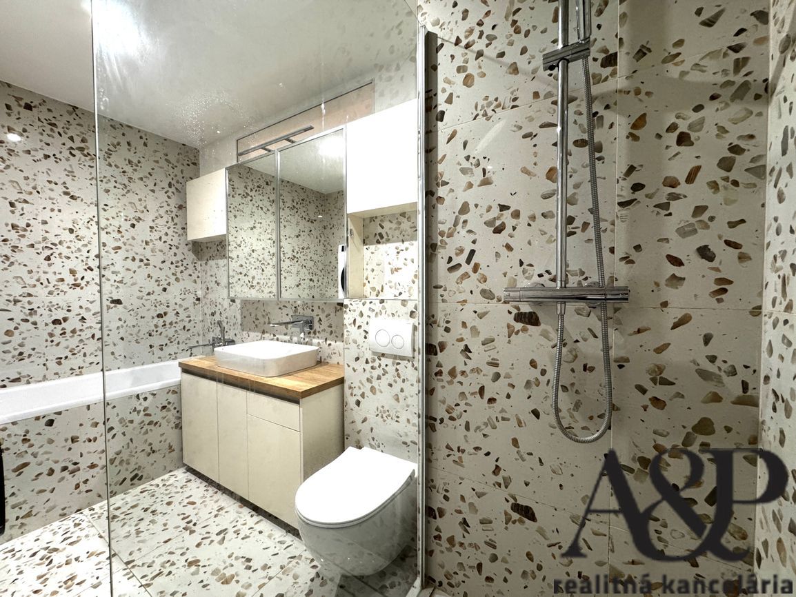 KOMPLETNE REKONŠTRUOVANÝ 3 IZB. BYT S KOMOROU A LOGIOU, 76M2 - 8