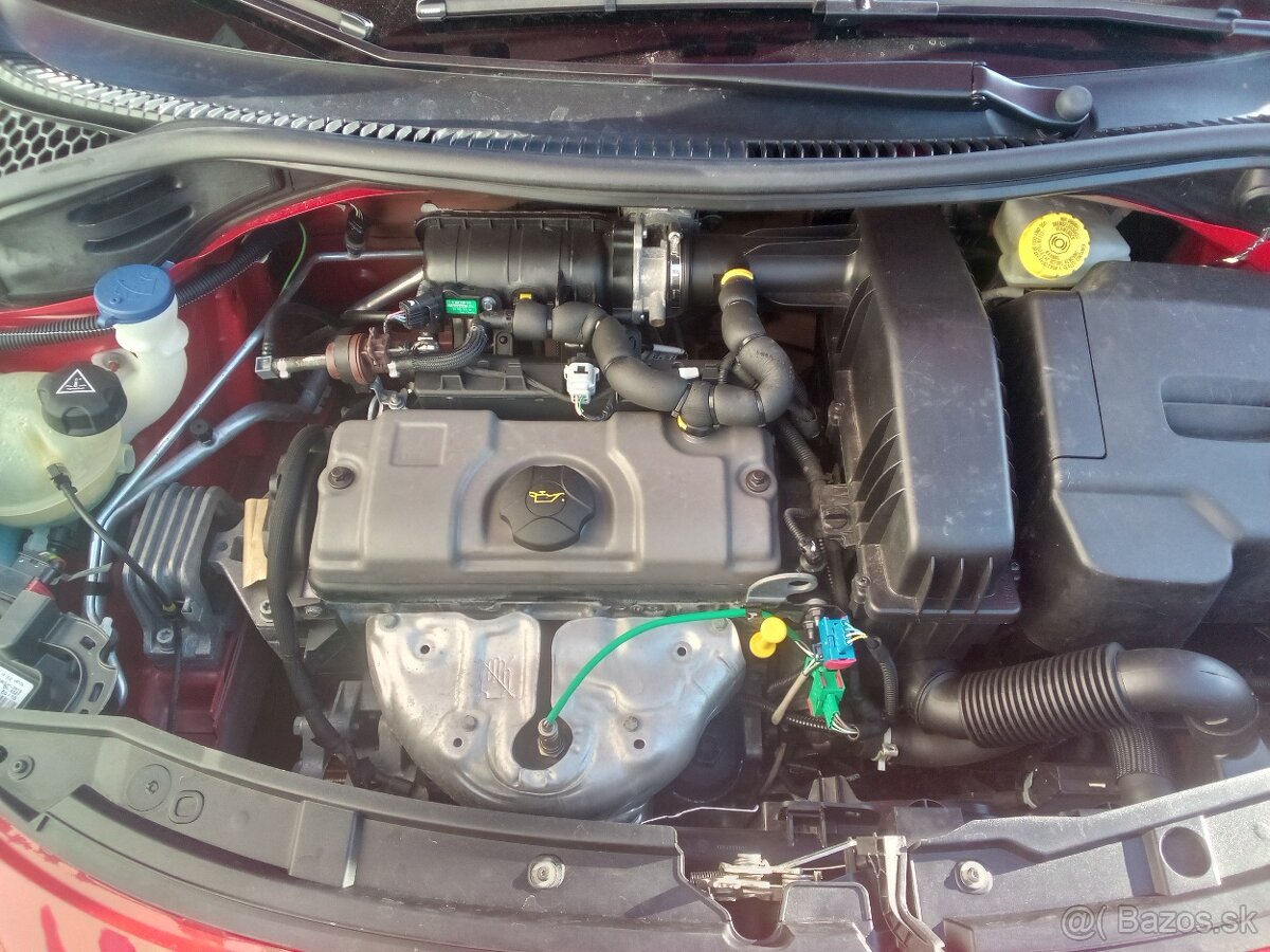 Predám Peugeot 207,r.v.2010,1,4benzin - 8