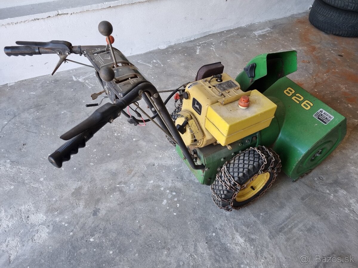 JOHN DEERE 826 - 8