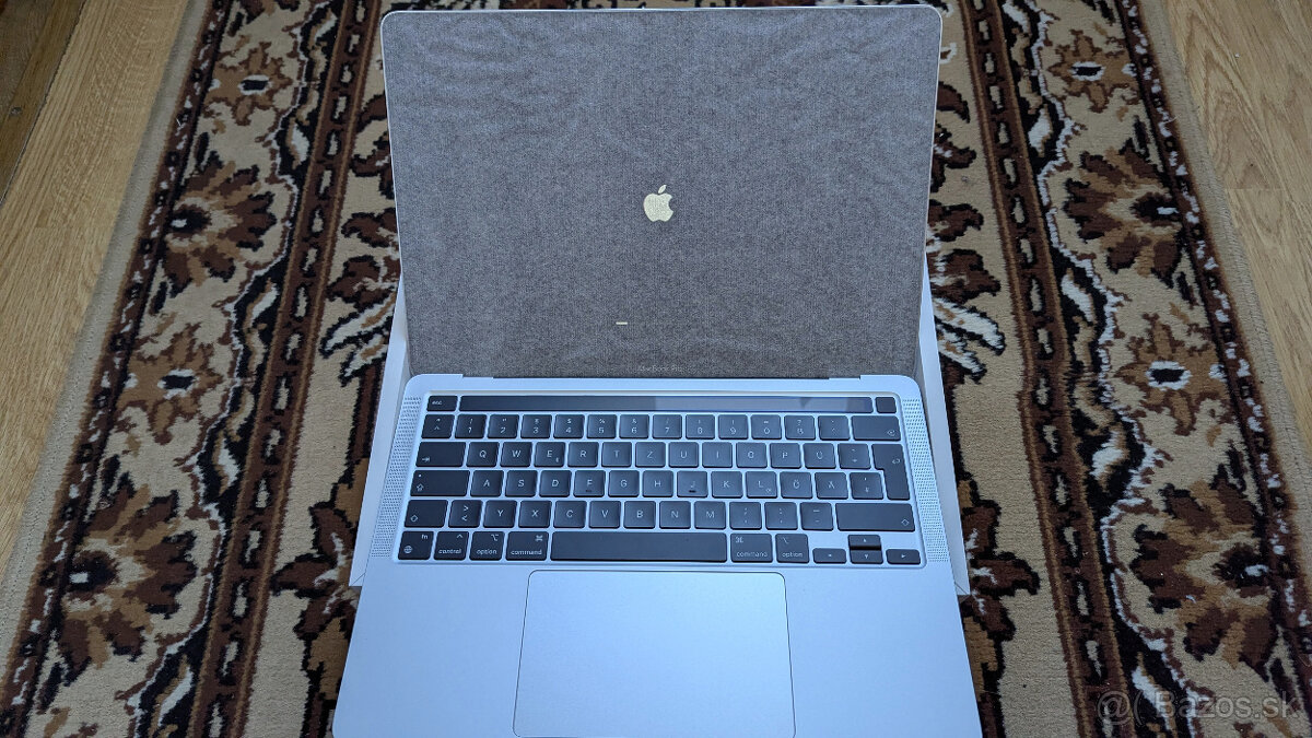 Apple MacBook Pro M1 13" Nepoužívaný - 8