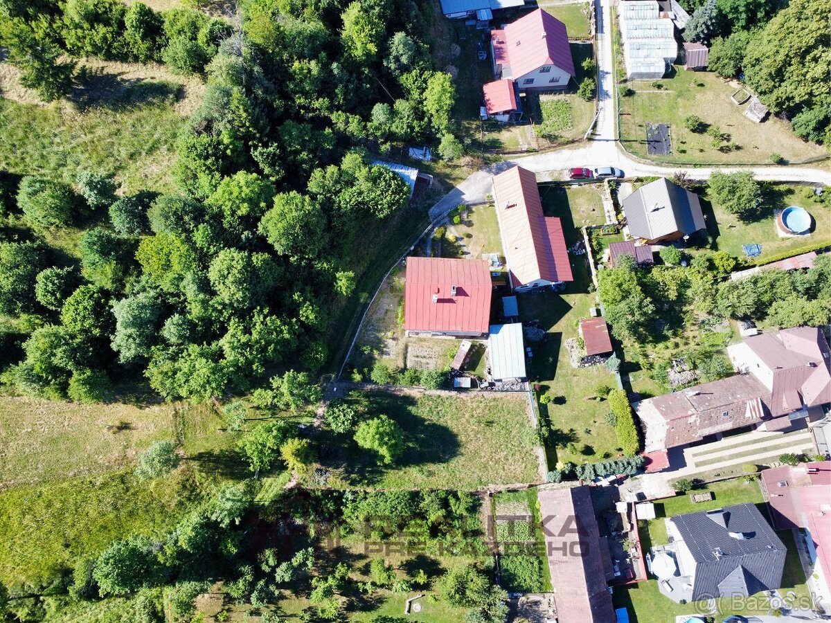 REZERVOVANÉ: Pekný stavebný pozemok v Nesluši s projektom - 8