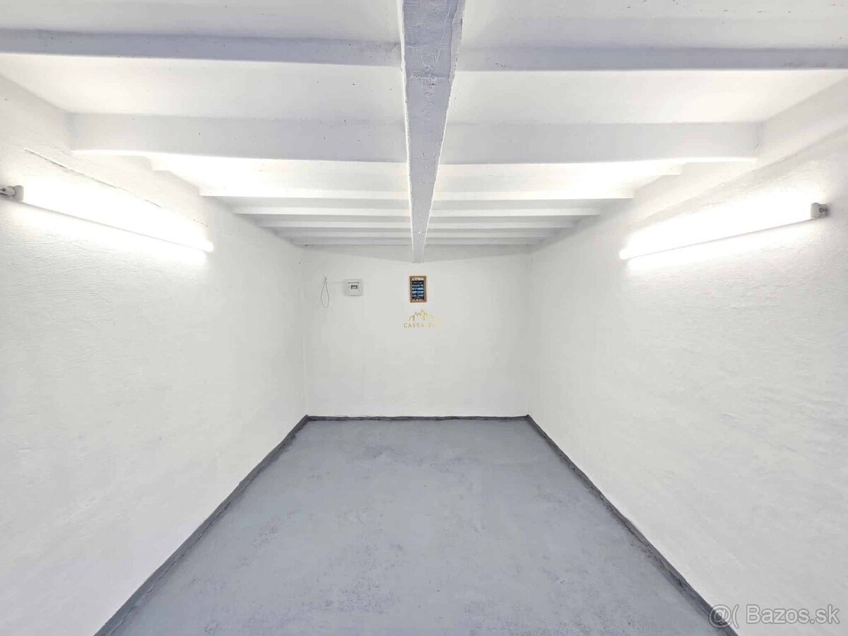 Veľmi pekná garáž s el. / TOP stav /Jakobyho / CENTRUM - 8