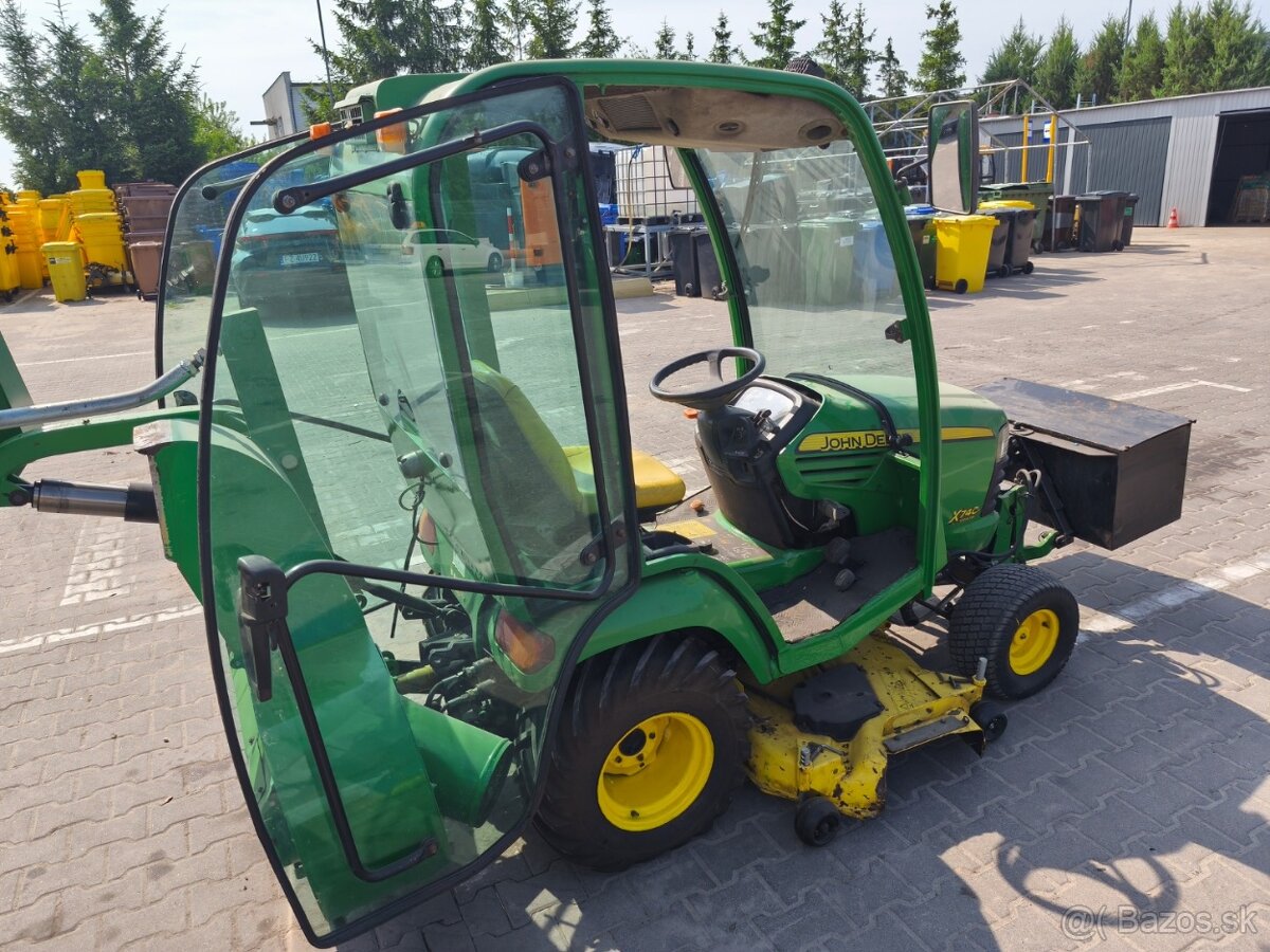 JOHN DEERE X740 4X4 - 8