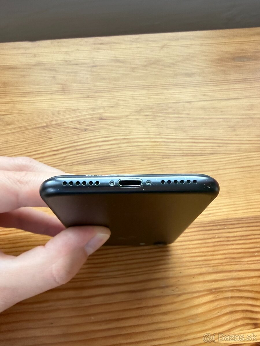 iPhone 7 32 GB Black - 8