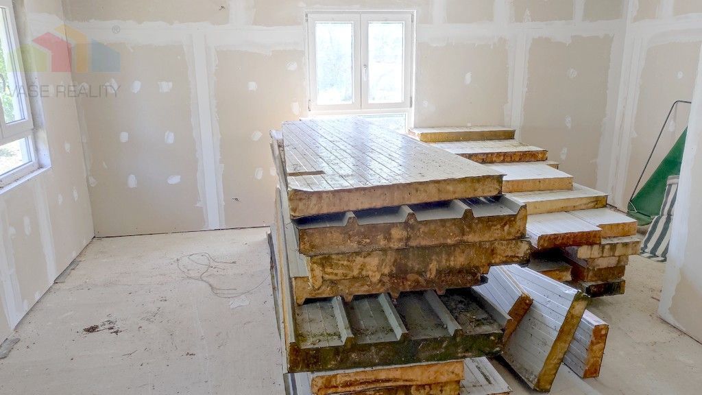 NOVÁ CENA...Rekreačný pozemok 1365m2 s chatkou so súpisným č - 8