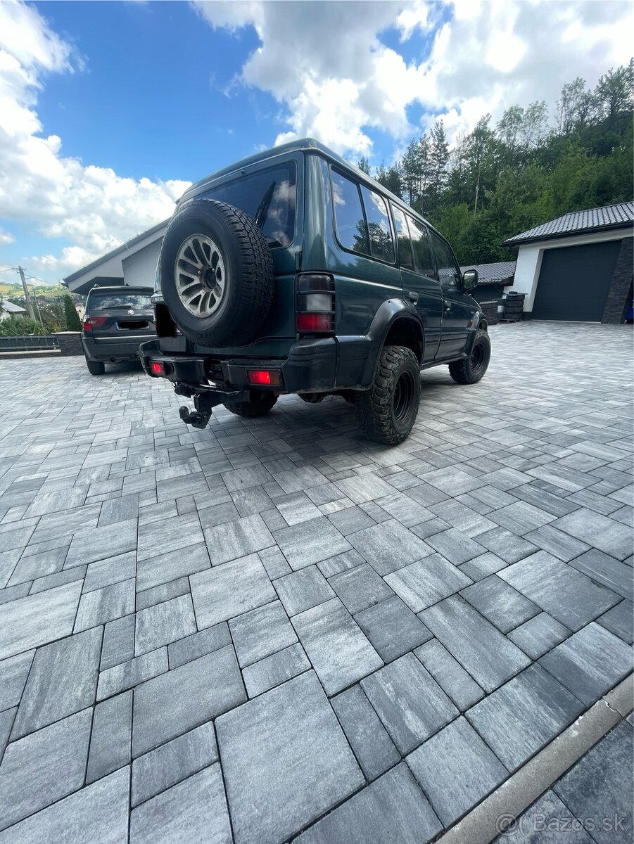 Mitsubishi pajero 2.5 - 8