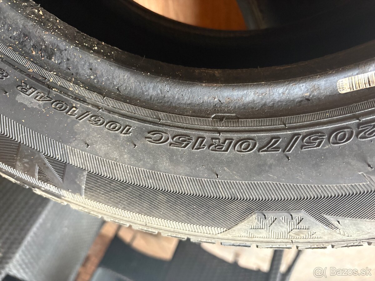 Pneu 205/70 R 15 C - 8