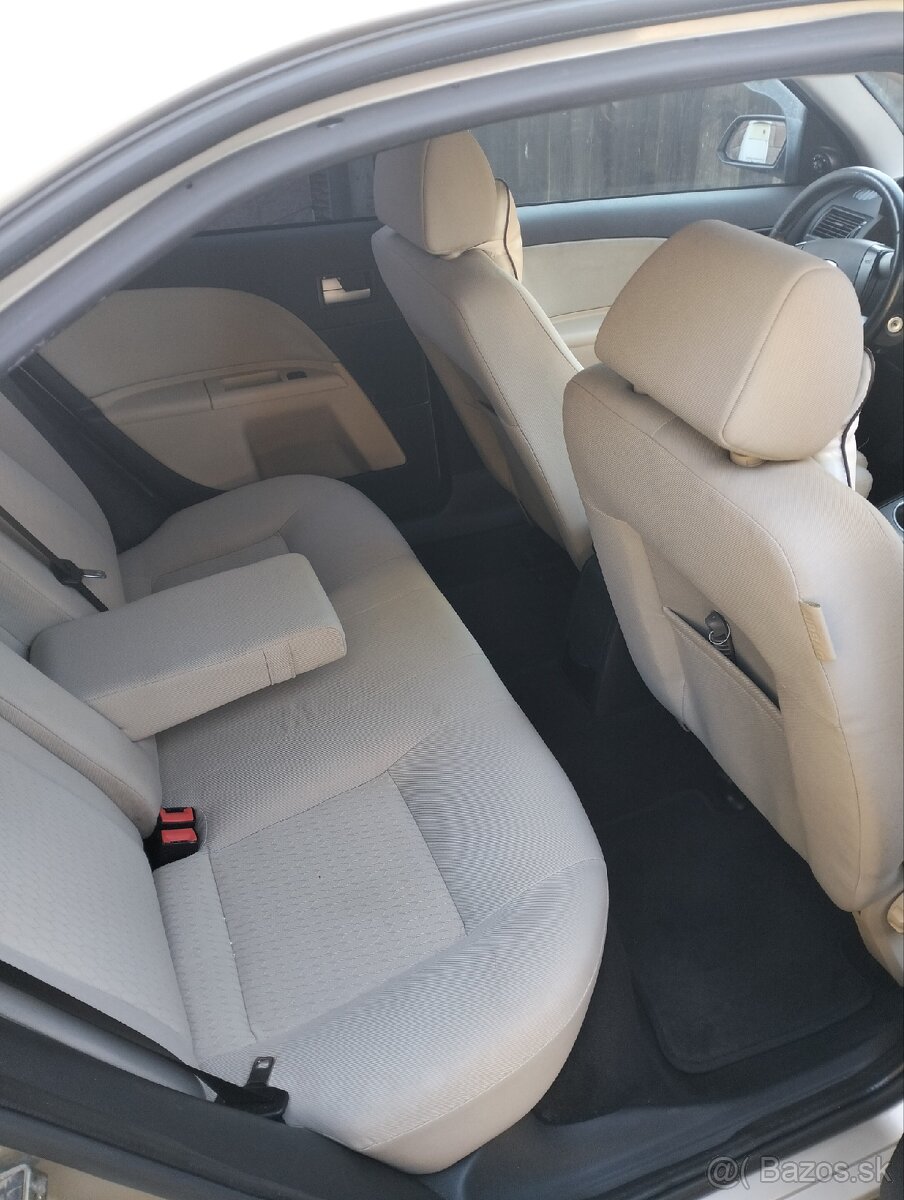 Ford Mondeo 1.8 16v 92kw - 8