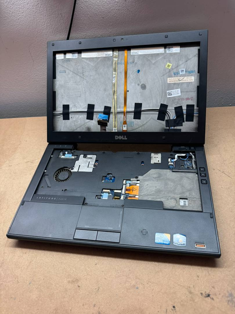 Predám pokazený notebook na náhradné diely zn.Dell e4310. - 8