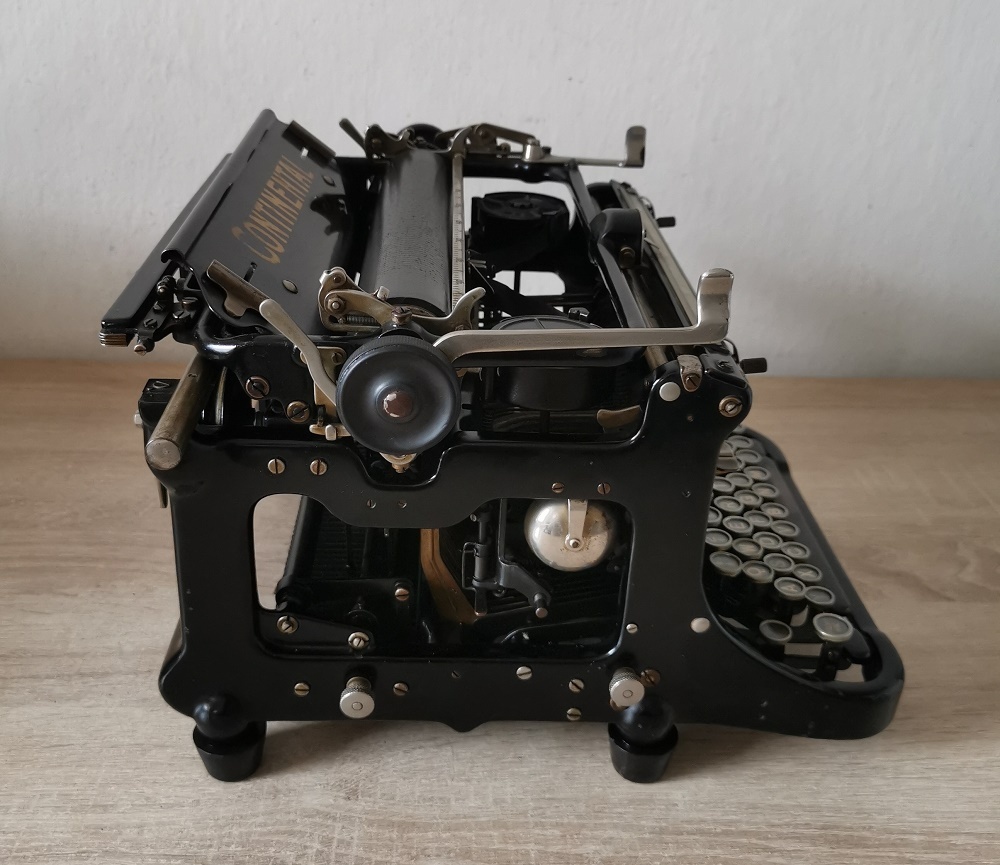 Starožitný písací stro Continental Standard z roku 1927 - 8