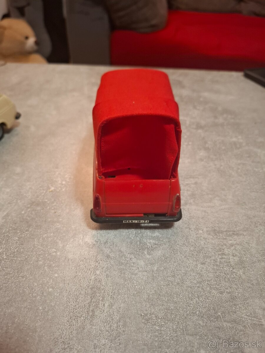 Retro hračky,škoda 1203 - 8