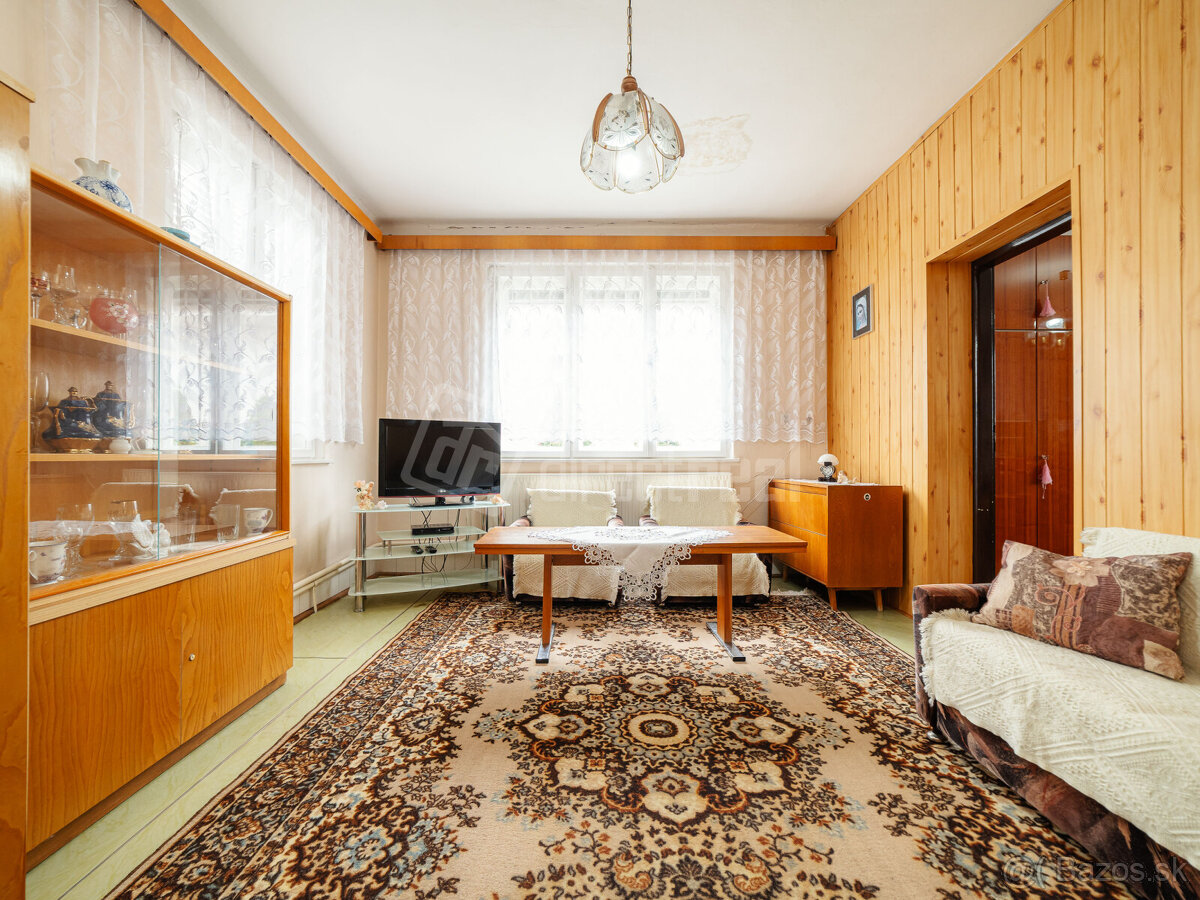 Priestranný 4-izbový rodinný dom s pekným pozemkom, g… - 8