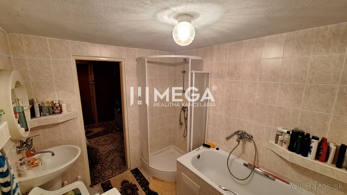 EXKLUZÍVNE NA PREDAJ: 3.podlažný dom v meste Snina - 8