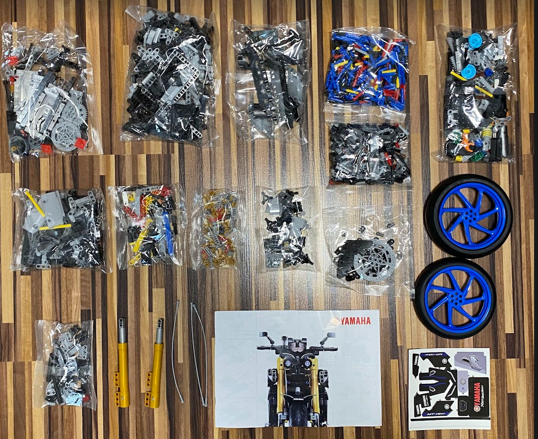 lego technic motorky Yamaha MT-10 SP 42159 BMW M 1000 RR - 8