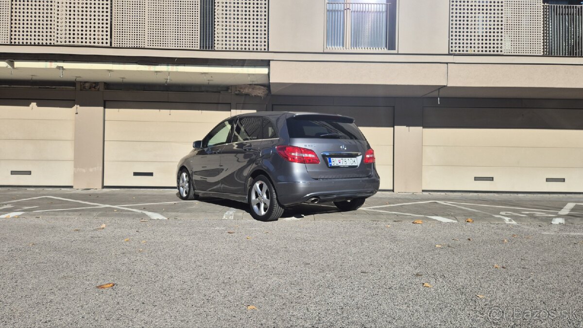 Mercedes Benz B 180 - 8