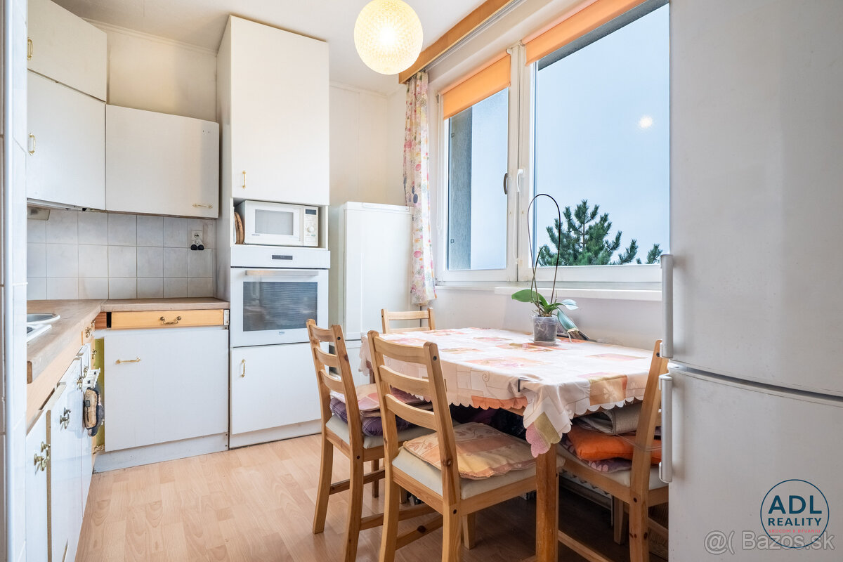 PREDAJ, 3. izbový byt so zasklenou loggiou a pivnicou - 8