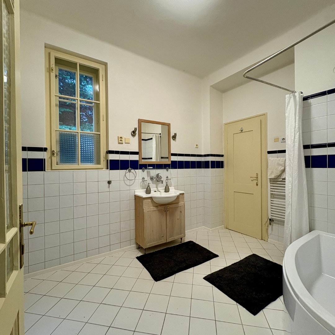 Meštiansky 5 izbový dom v srdci Šiah - 8