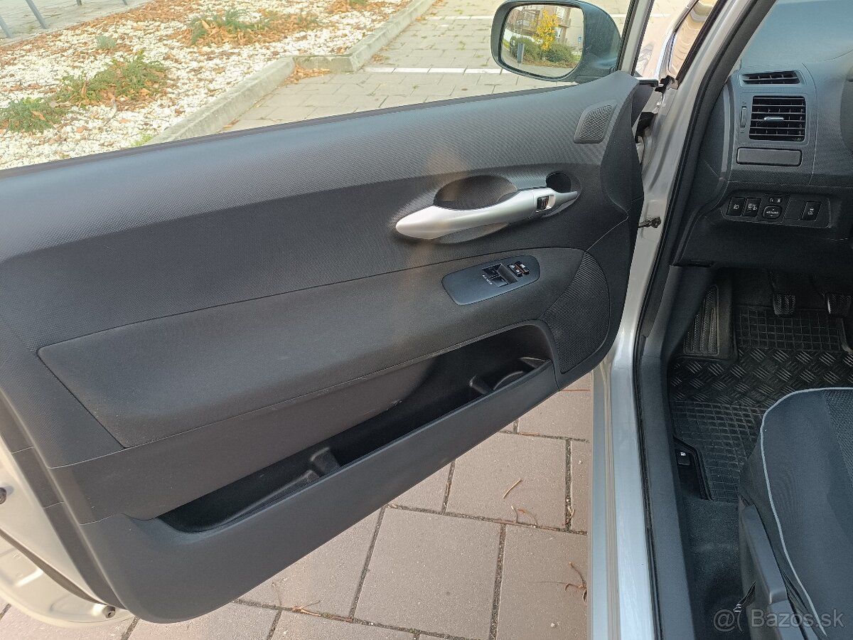 Toyota Auris 1,33 Benzín-67500 km - 8