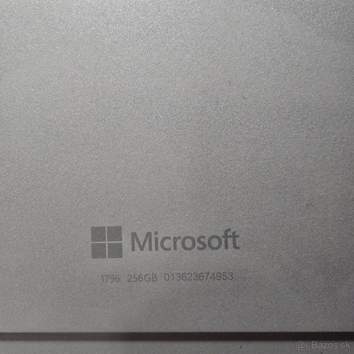 Microsoft Surface Pro (tablet 2 v 1 – i5-7300U, 8 GB RAM, 25 - 8