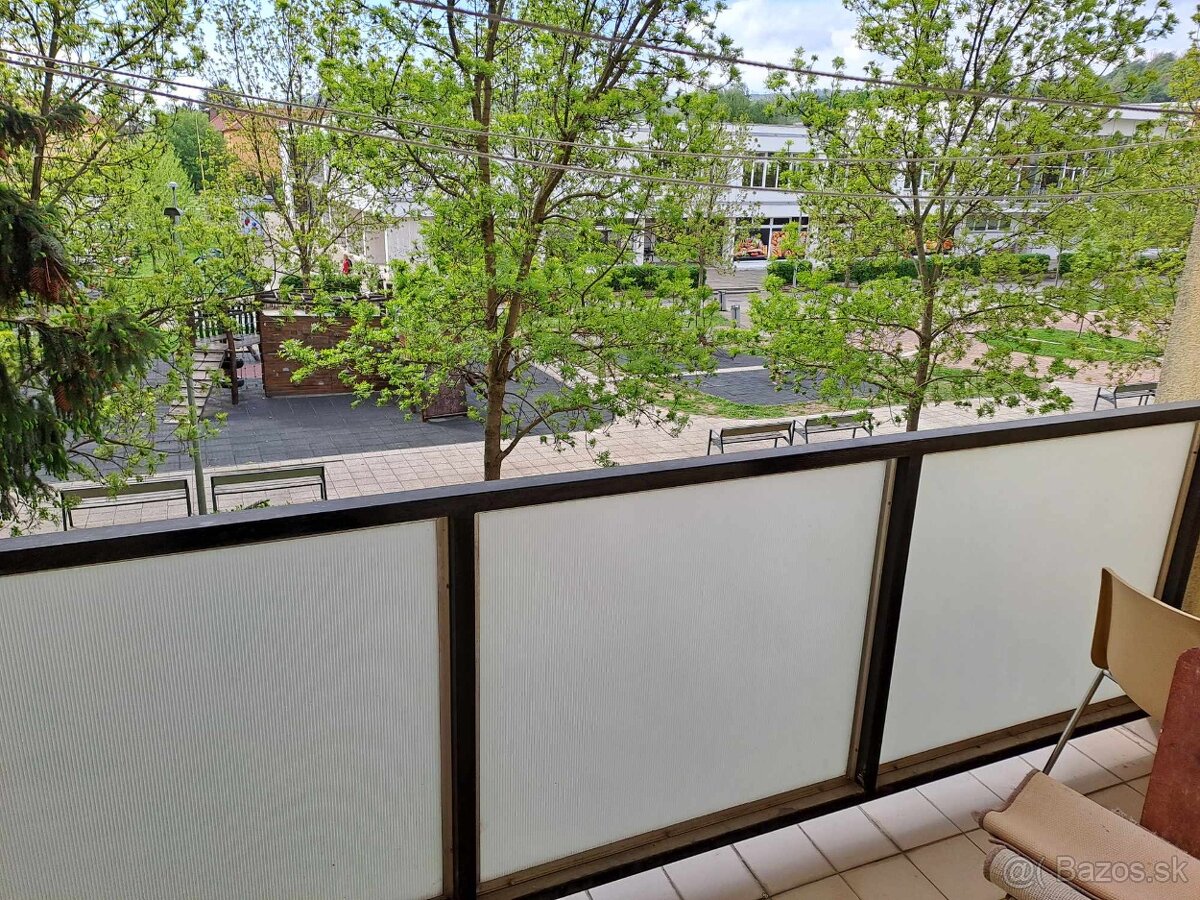 2 izbový s loggiou, Sídl.II,, 1/3 poschodie - 8