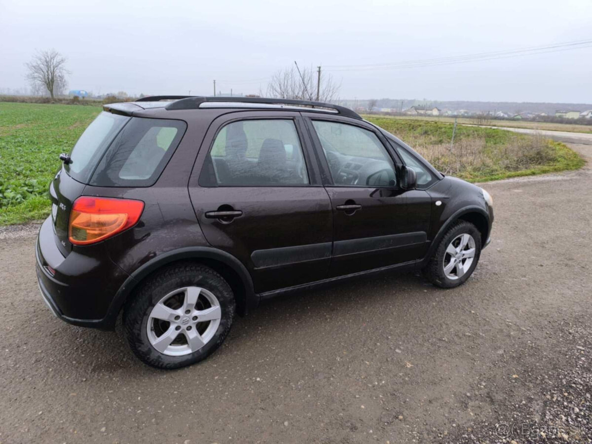SUZUKI SX4 - 4x4 - 2014- 1,6 benzín Hatchback - 8