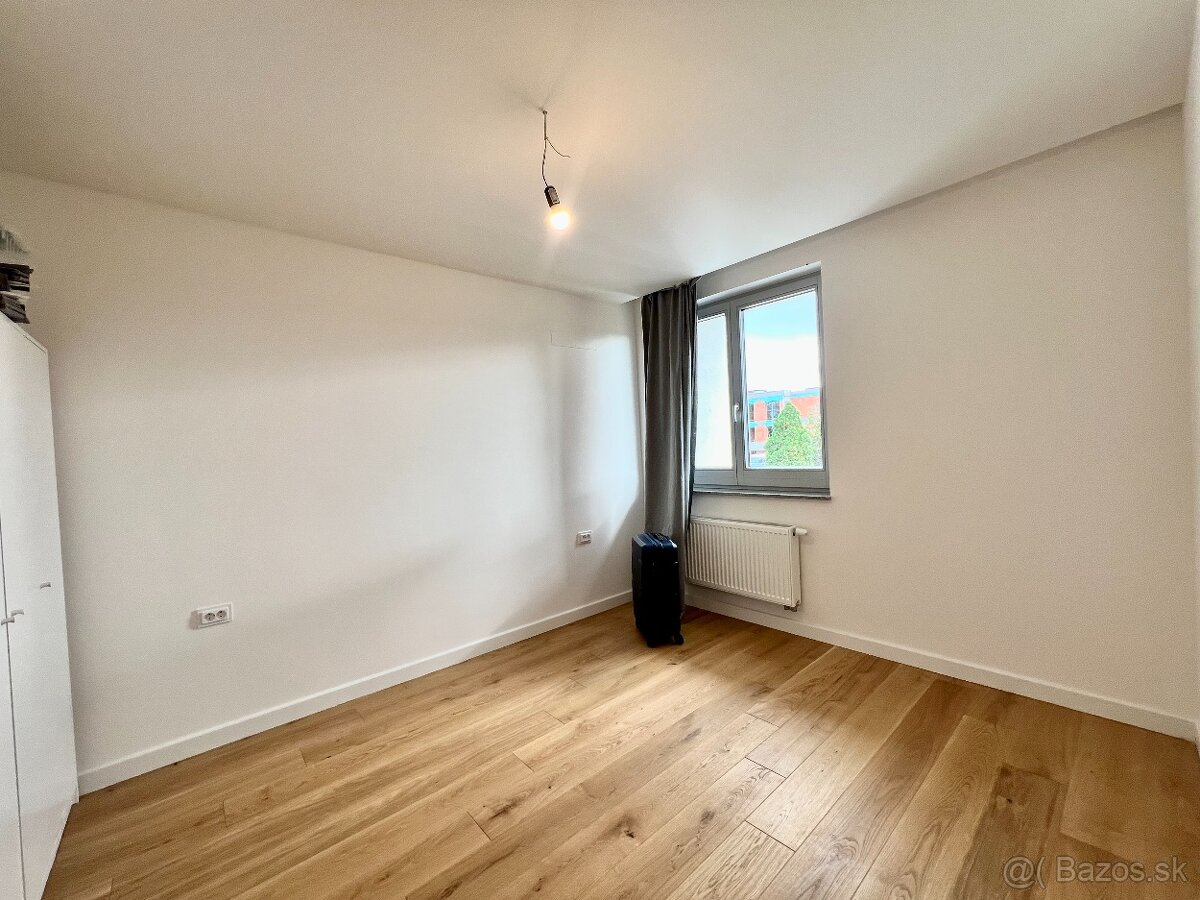 Zrekonštruovaný rodinný dom na predaj v Ivanke pri Dunaji - 8