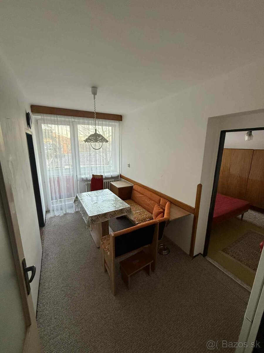 Do prenájmu: veľký 3-izbový byt v Trenčíne – K Výstavisku - 8