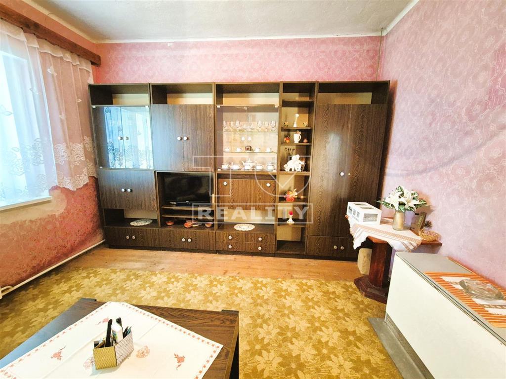 Znížená cena. Na predaj rodinný dom s veľkým pozemkom v... - 8