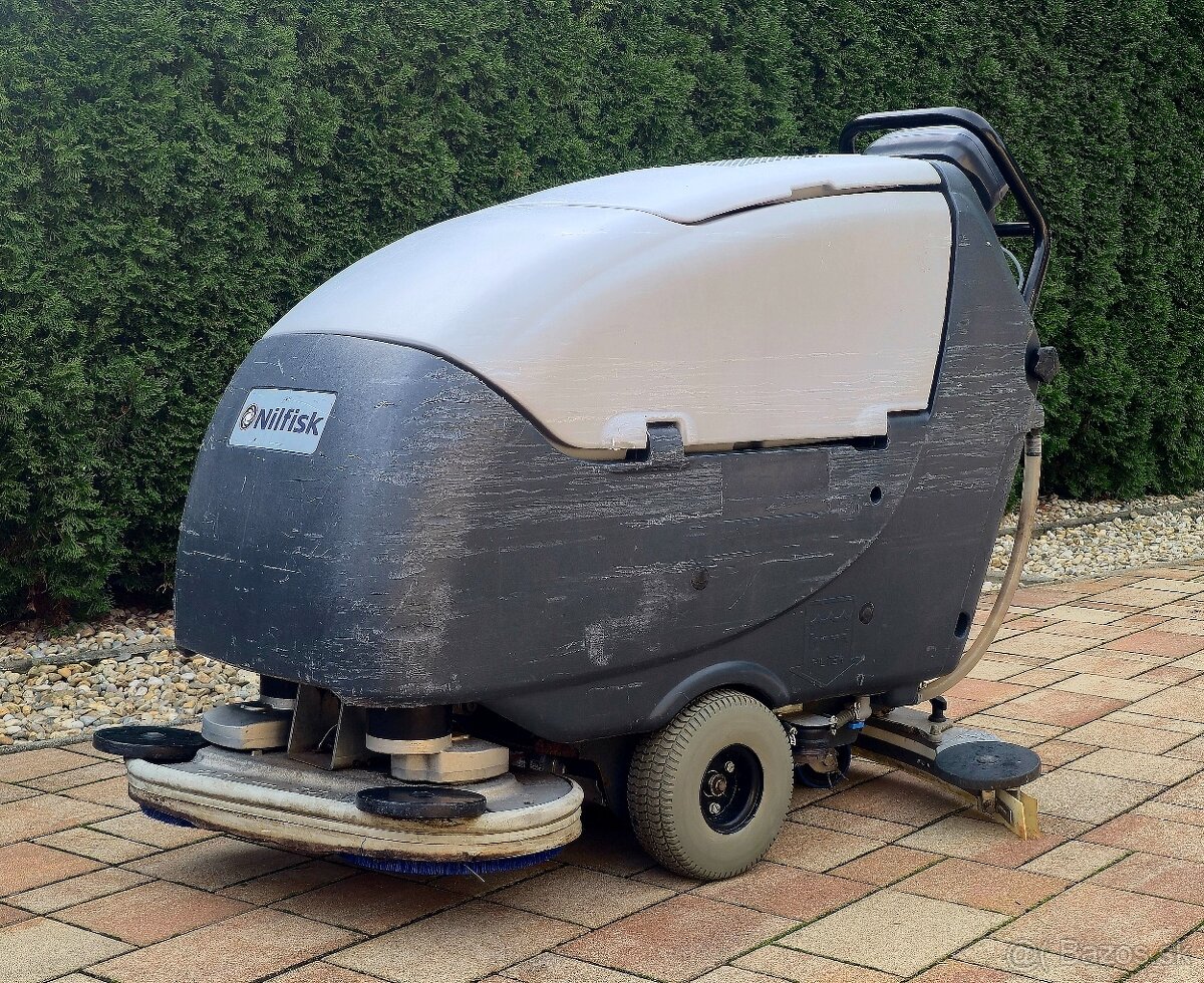 Podlahový čistiaci stroj Nilfisk BA 651 - 8