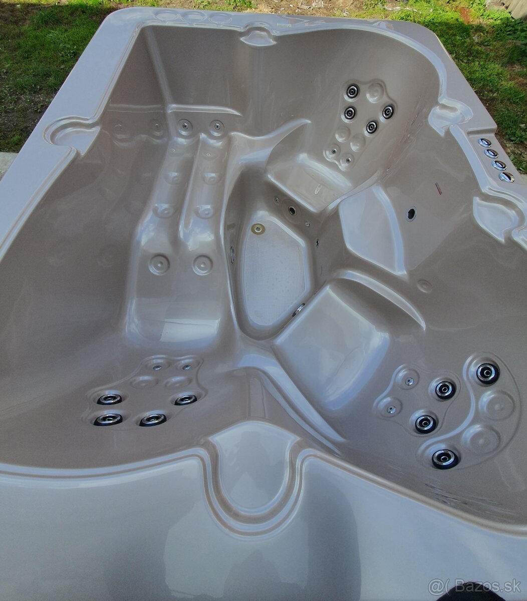 Hranatá akrylátová vírivka ECO Mini - 8