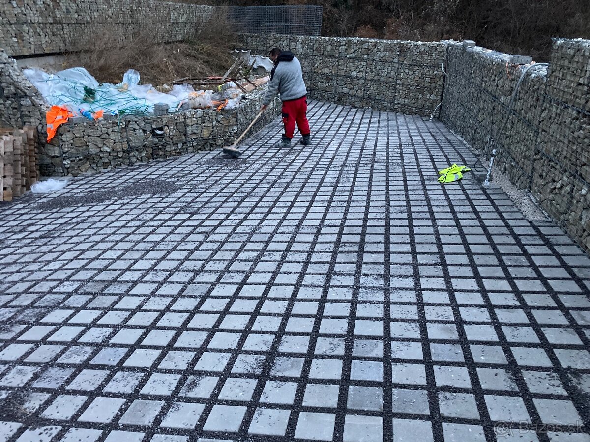 STAVEBNY PRACOVNIK EXTERIER - 8