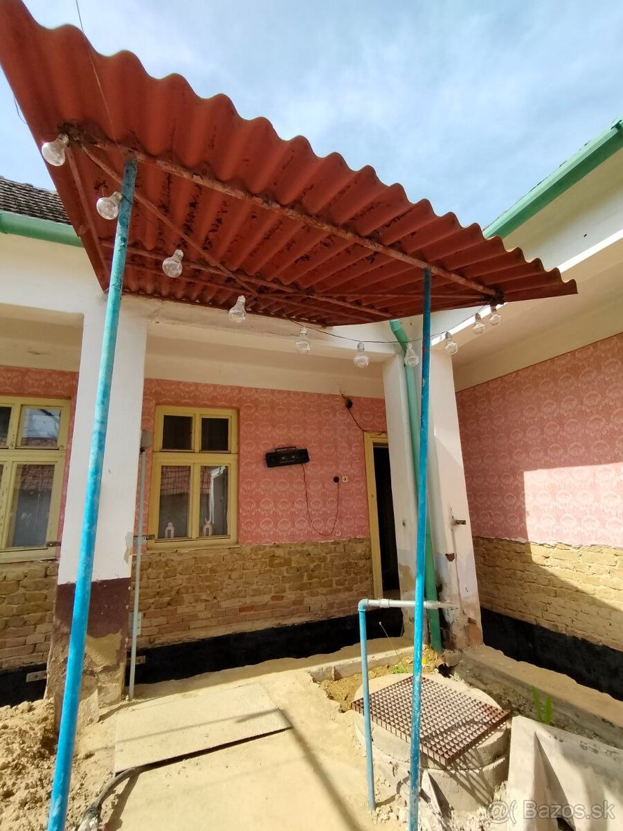 PREDAJ: Starší vidiecky dom s veľkým pozemkom a vínnou pivni - 8