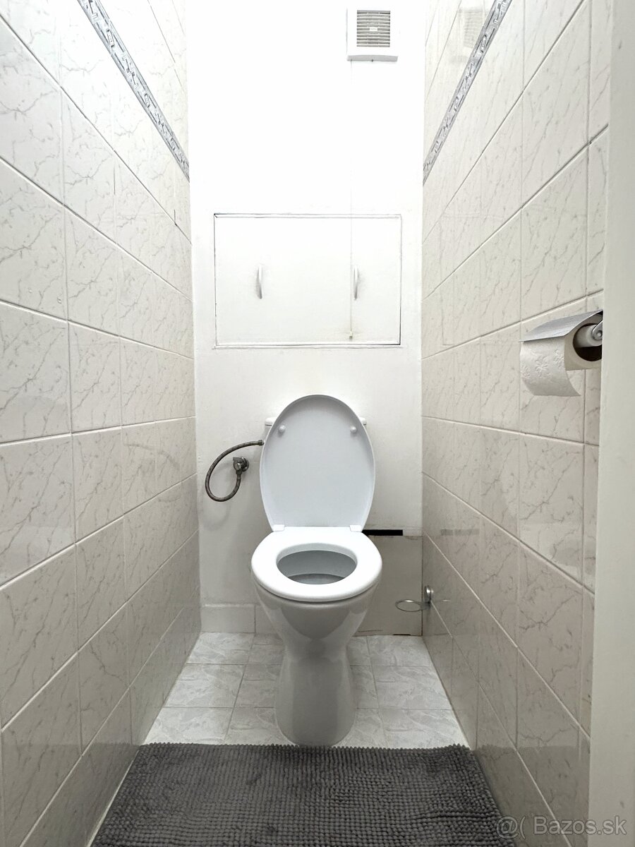 Slnečný 4 izbový byt s balkónom na ulici Hollého, Michalovce - 8