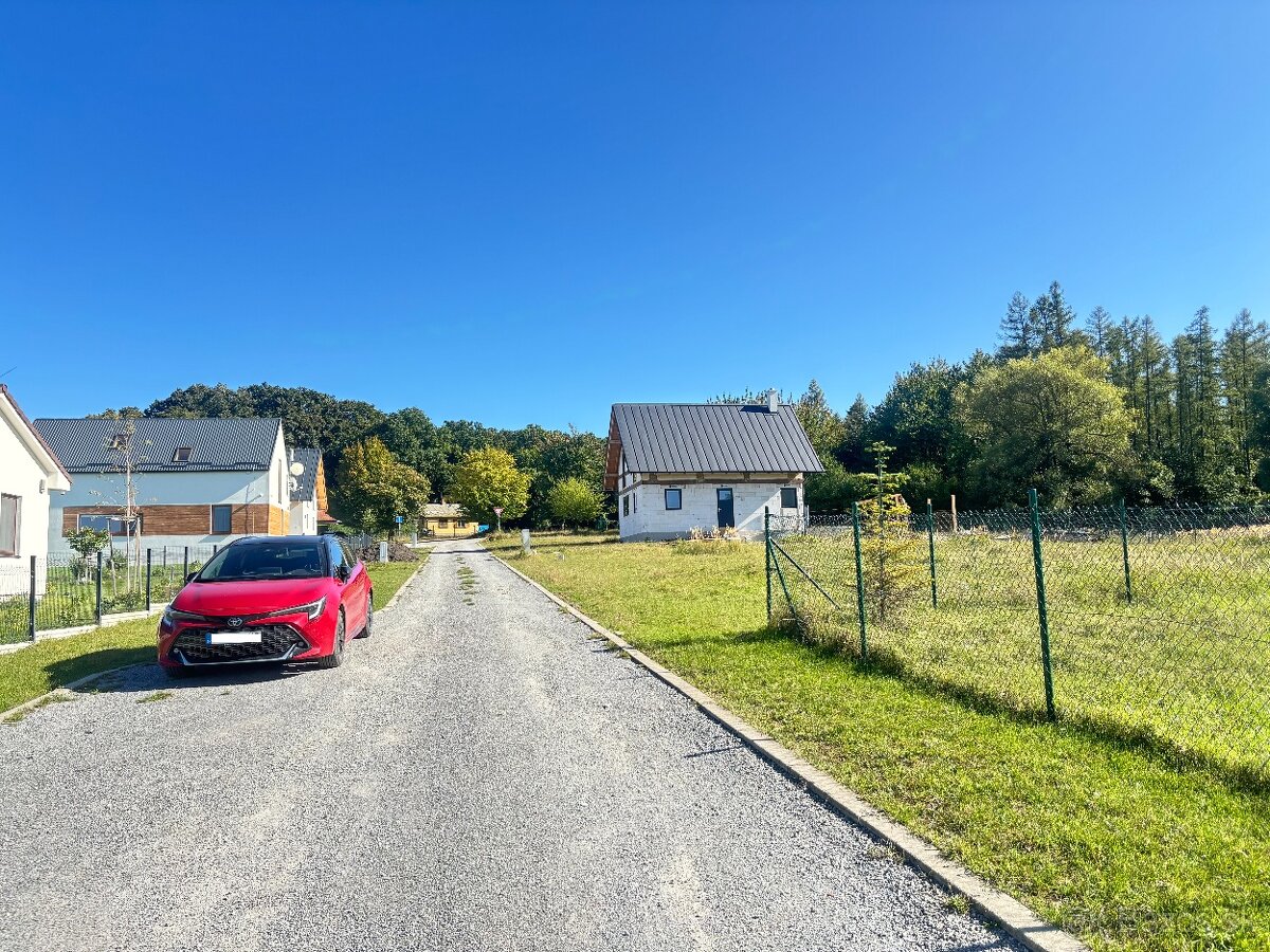 POSLEDNÝ STAVEBNÝ POZEMOK - ZLATNÍCKA DOLINA - 8