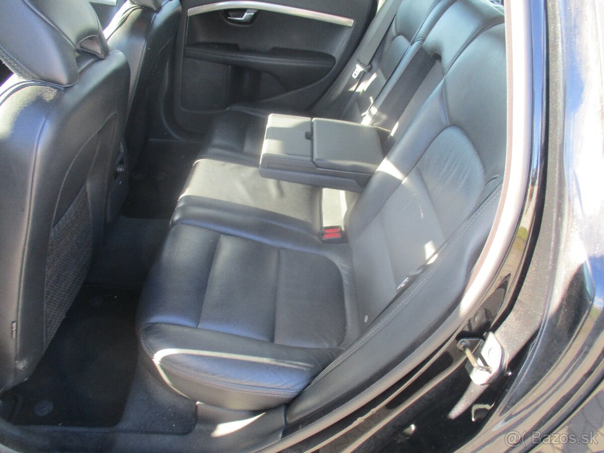 VOLVO XC70 2,4D5 151kw AWD SUMMUM GPS Radar 2011 - 8