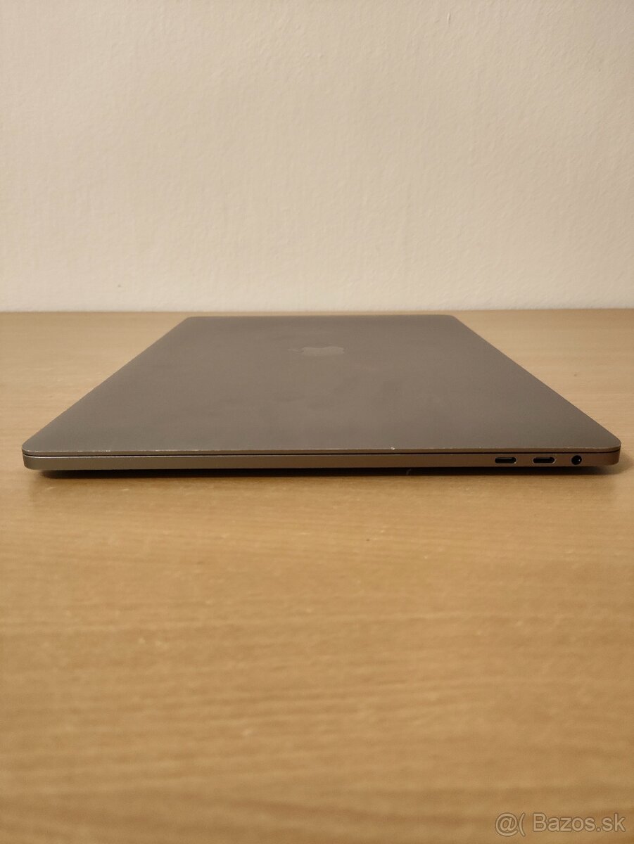 MacBook Pro 15 2018 16GB 256GB - 8