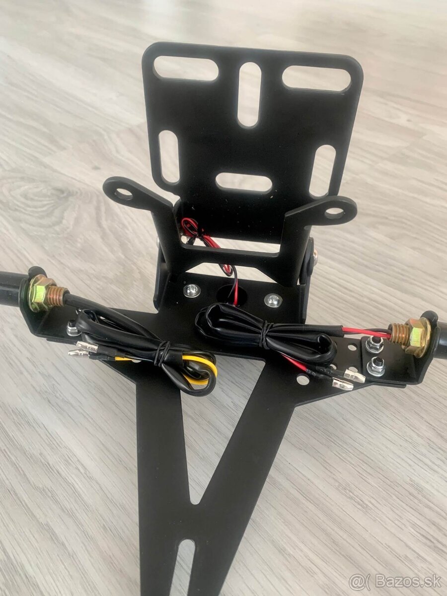 Držiak ŠPZ so smerovkami - 8